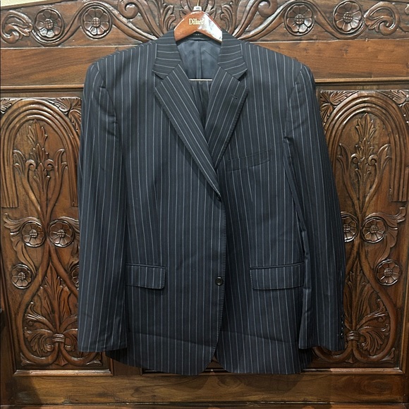 Sean John Navy Pinstripe Men's Suit 38R with Pants 40R missing a button - Picture 2 of 3